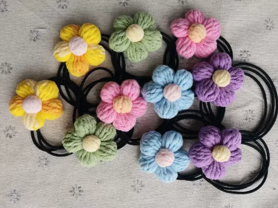 Picture of Hand-crocheted wool weaves cute puff flowers